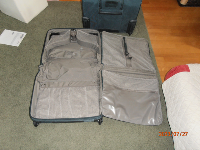 Traveling luggage Samsonite 24 inch/19.5 inch dans Loisirs et artisanat  à Laval/Rive Nord - Image 4