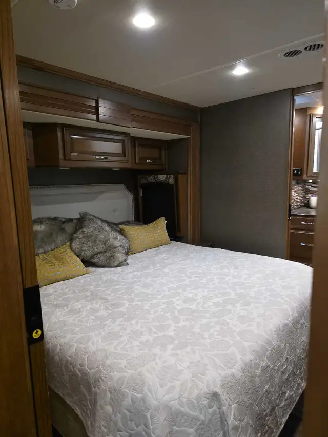 2017 Fleetwood Pace Arrow Class A in RVs & Motorhomes in Vernon - Image 6