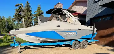 2019 Malibu LSV Wakesetter. Blue/Interior Around 150 hours (currently in storage) Upgraded stereo In...