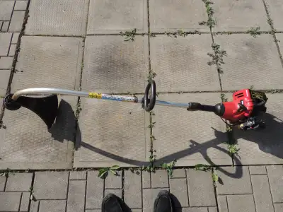GRASS AND WEED TRIMMER GAS POWERED, View more