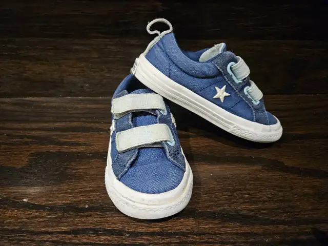 Kids Converse Shoes Size 9 in Kids & Youth in Markham / York Region - Image 2