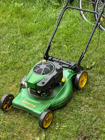 Green : 100$ Tondeuse avec traction Red : 80$ pas de sac 514-321-8875