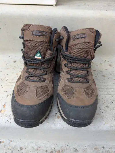 Dakota Work Boots barely used, View more