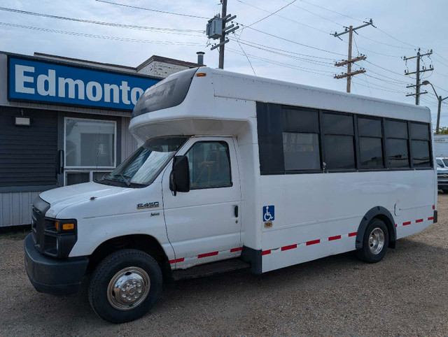 2009 FORD E-450 12 PASSENGER HANDICAP WHEELCHAIR LIFT MINI BUS in Cars & Trucks in Edmonton