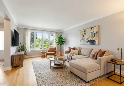 4-Bedroom House *** Newly renovated! *** Prefect for students! Equal distance to Carleton & uOttawa...