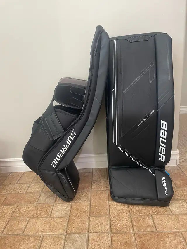 Bauer Supreme M5 Pro Intermediate goalie pads  in Hockey in Strathcona County - Image 6