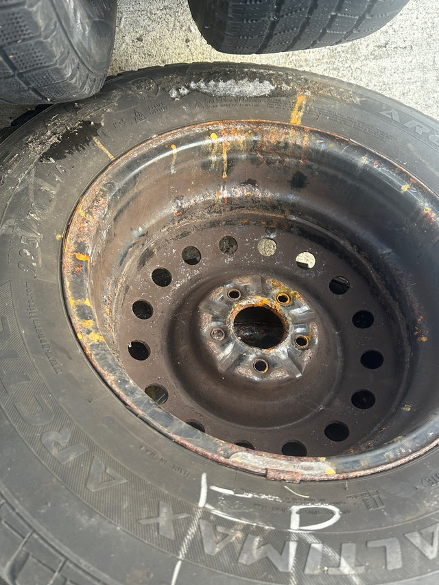 Winter tires 235/70 R 16 with rims in Tires & Rims in Mississauga / Peel Region - Image 3