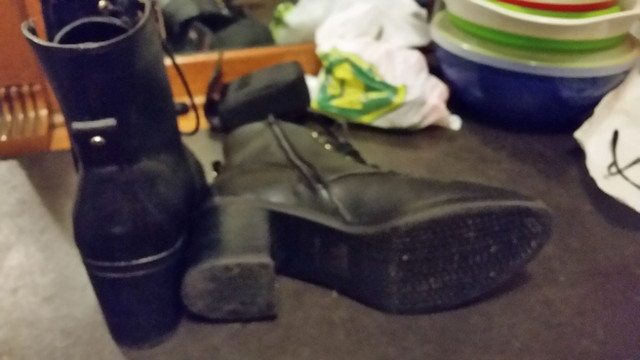 Ladies' Boots Size 10-several pairs,duck shoes,figure skates in Women's - Shoes in Sarnia - Image 4