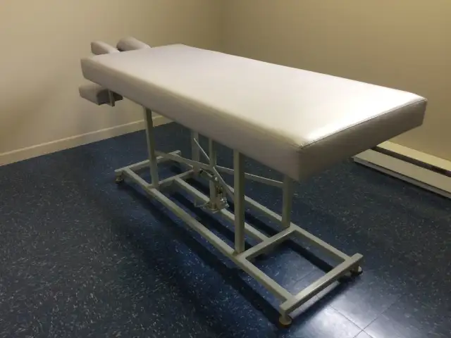 Massage table in Health & Special Needs in Sherbrooke - Image 2