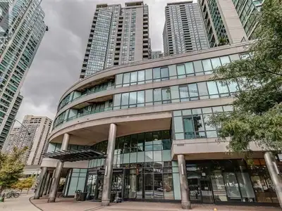 Private second bedroom available in a beautiful condo at 12 Yonge St, Toronto. Unbeatable location —...