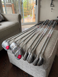 Lady’s cobra max golf clubs for sale.  Approx 6 years old.