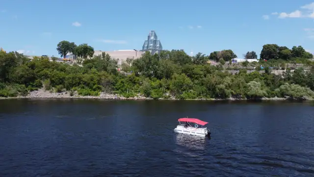 Pontoon in Great Condition! / Ponton en Superbe Condition! in Powerboats & Motorboats in Gatineau - Image 10