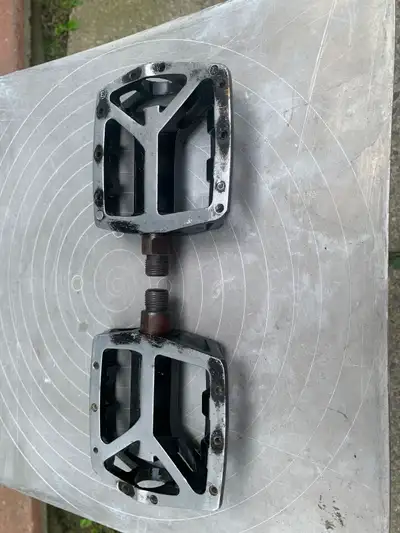 Trek bike pedals 9/16 Alloy platforms, View more