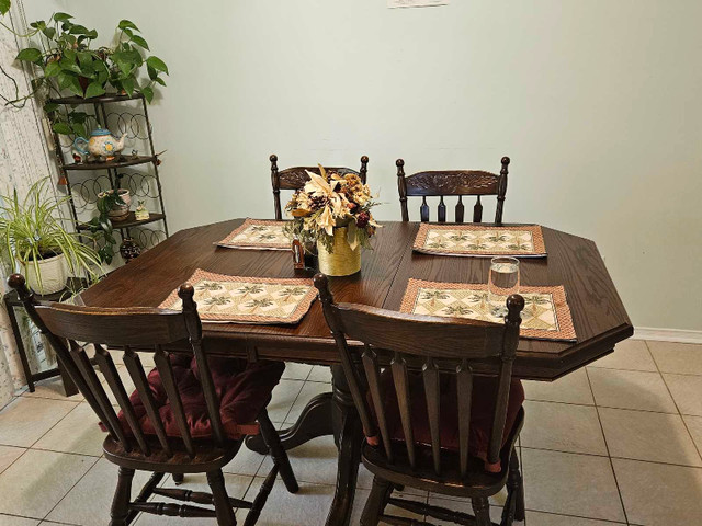 Share 3 Bedroom Bungalow with 2 other Females in Room Rentals & Roommates in Barrie