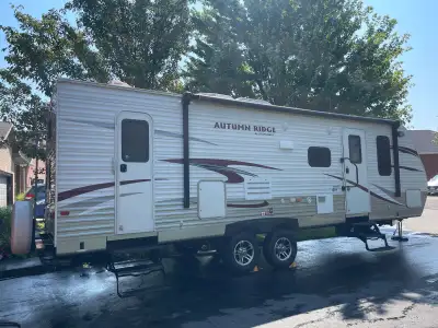 2014 Autumn Ridge 289BHS Half ton towable 31 feet long 6395 pounds dry weight 8500 pounds max weight...