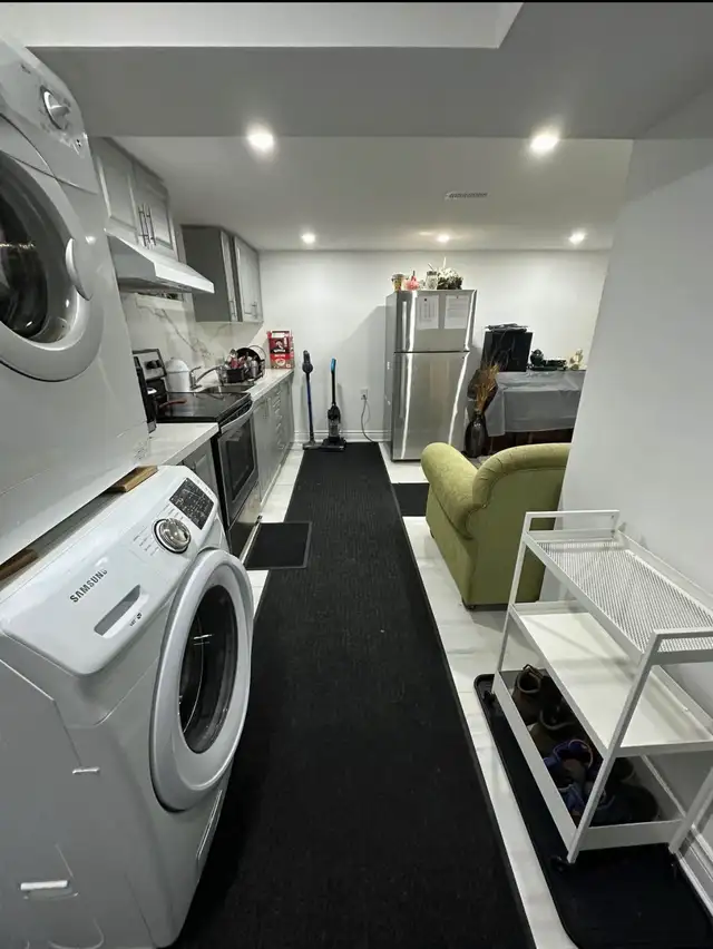 Private Room for Rent with Car Parking in Room Rentals & Roommates in Mississauga / Peel Region - Image 9