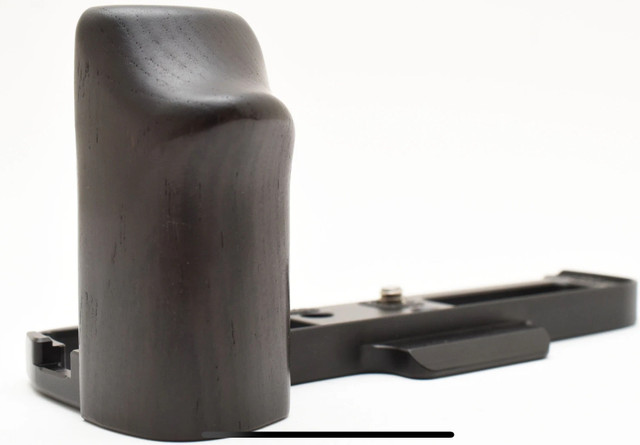 WEPOTO GP-XPRO 3 Hand Grip Ebony Wood for Fujifilm X-PRO3 in Cameras & Camcorders in Chatham-Kent - Image 3