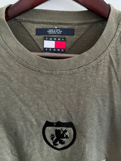 Tommy Hilfiger Crew Neck Sweater (M) + Long-Sleeve Shirt (XL), View more