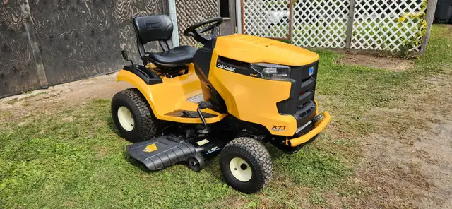 Tracteur a pelouse ( gazon ) CUB CADET 18HP KOHLER 42" de coupe in Lawnmowers & Leaf Blowers in Rimouski / Bas-St-Laurent - Image 2