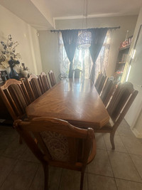 10 Seater Dining Room Table + 2 Leafs 