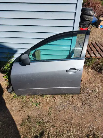 Front drivers side door off a 2009 Nissan Altima sedan in decent shape everything mechanical works ....