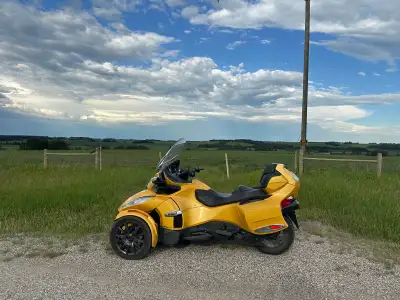Selling my Can Am RT Limited, a real head-turner with its vibrant yellow finish and loaded with feat...