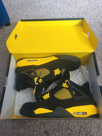 jordan 4 retro thunders size 10 (read description)