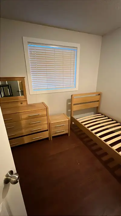 One main level furnished bedroom in N.E. Calgary