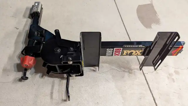 Yakima Holdup Evo Bike Rack Receiver in Other in Hamilton - Image 2