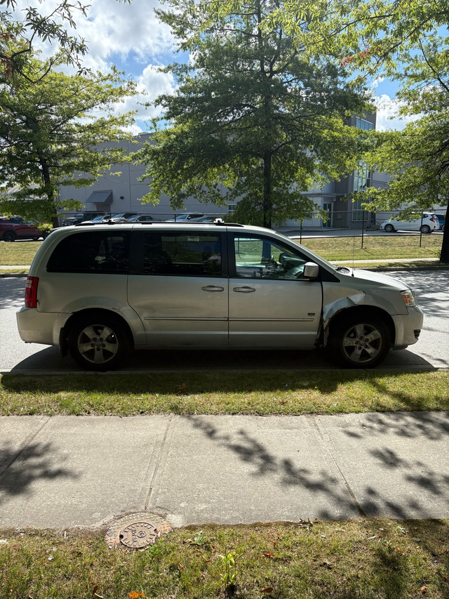 2009 Dodge Caravan in Cars & Trucks in Richmond - Image 3