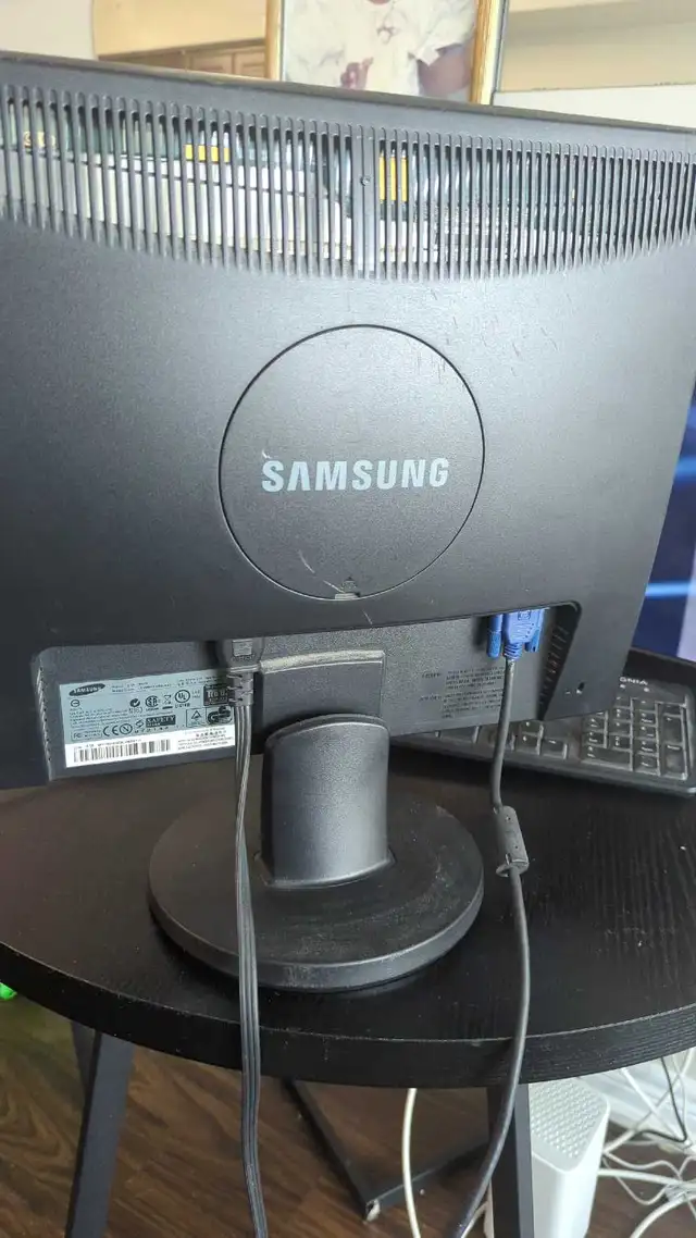 Computer monitor in Monitors in Mississauga / Peel Region - Image 3