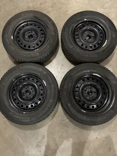 Micheline X-Ice Snow SUV Tires 235/65 R17 Used for one season, low milage Rim bolt pattern: 5x120mm