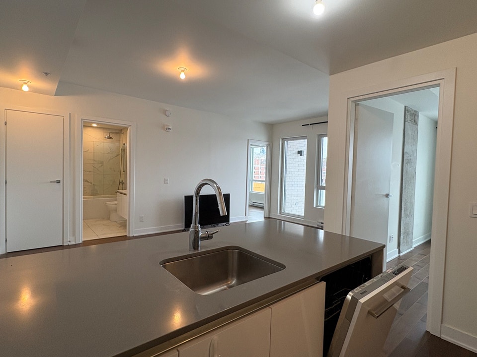 Beau condo 4½ à louer (Ville-Marie) – Près du métro 2