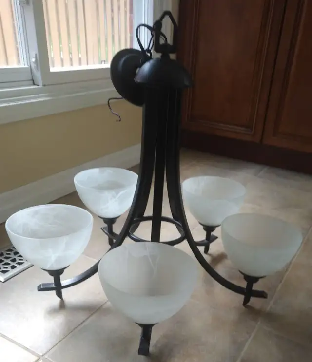 Ceiling Light Fixture Chandelier in Indoor Lighting & Fans in Markham / York Region - Image 2