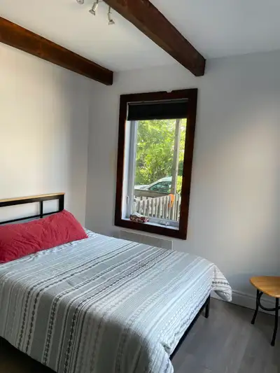 Chambre à louer à Ville Saint-Laurent Nous recherchons une personne respectueuse et tranquille (étud...