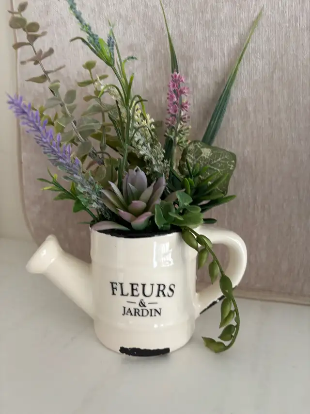 Fleurs & Jardin Watering Can with floral  in Hobbies & Crafts in Oakville / Halton Region - Image 2
