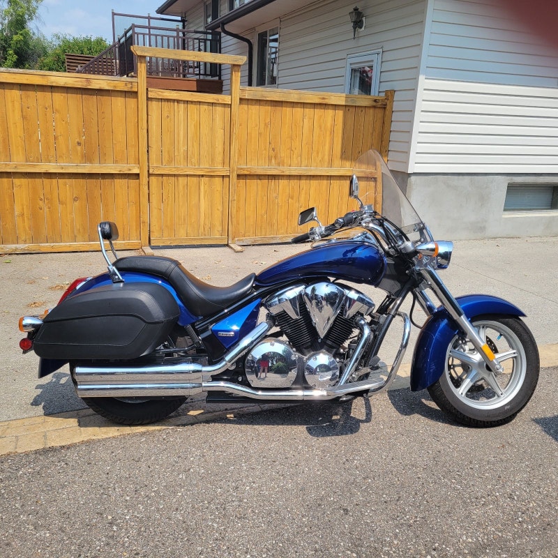2010 Honda VT1300 Street, Cruisers & Choppers Calgary Kijiji