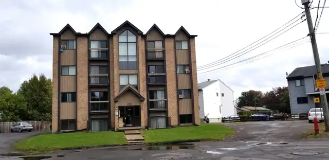 ST-JÉRÔME PETIT 3 1/2 1050$ MEUBLÉ/CHAUFFÉ/WIFI 1er juillet