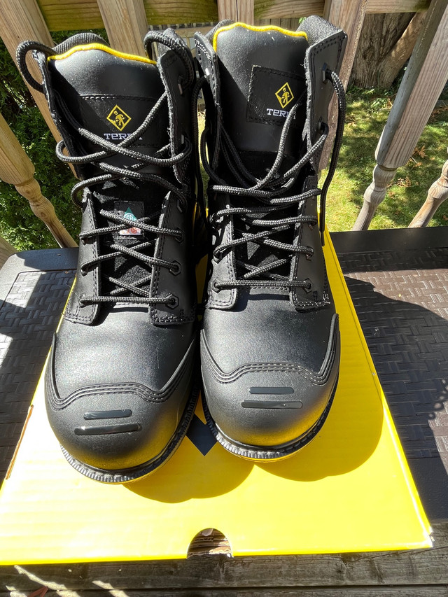 SAFETY BOOTS - Size 11 in Men's Shoes in Oshawa / Durham Region - Image 3