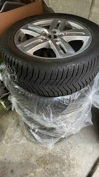 Only used one season, like new, no scratch