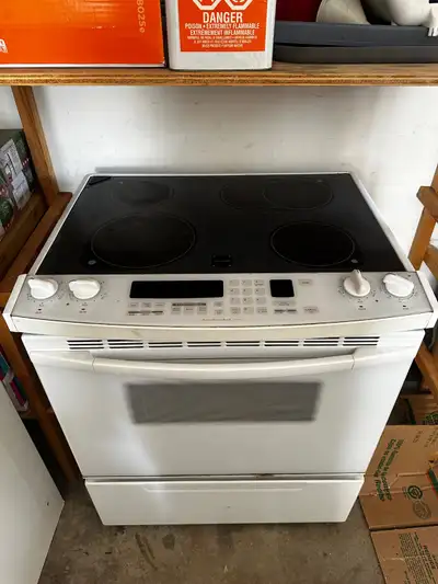 I upgraded my appliances this stove is clean and in perfect working condition. $100 pick up only.