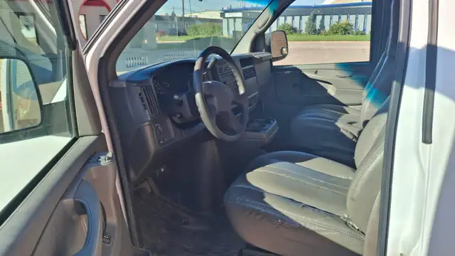 2006 Chevrolet Express Cargo Van575591366694031365