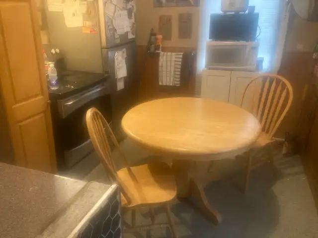 wooden table with 3 chairs in Dining Tables & Sets in Hamilton - Image 3