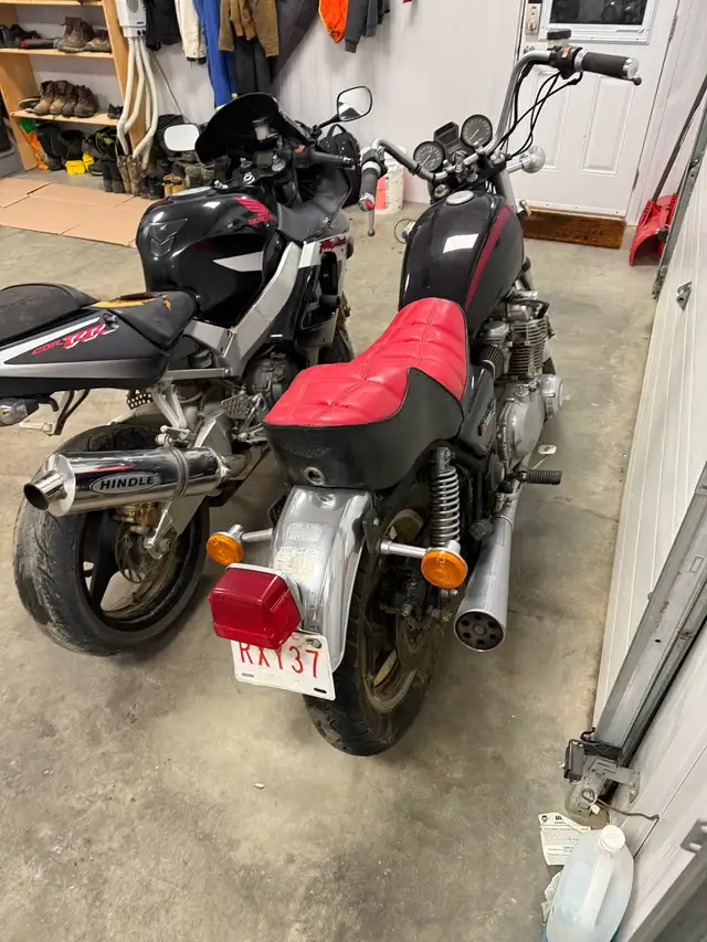 2000 CBR900RR / 1981 GS1000L in Sport Bikes in Grande Prairie - Image 5