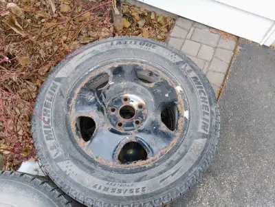 Winter tires on Honda rims. Were used on a 2008 CRV. 2 Michelin, 2 BF Goodrich