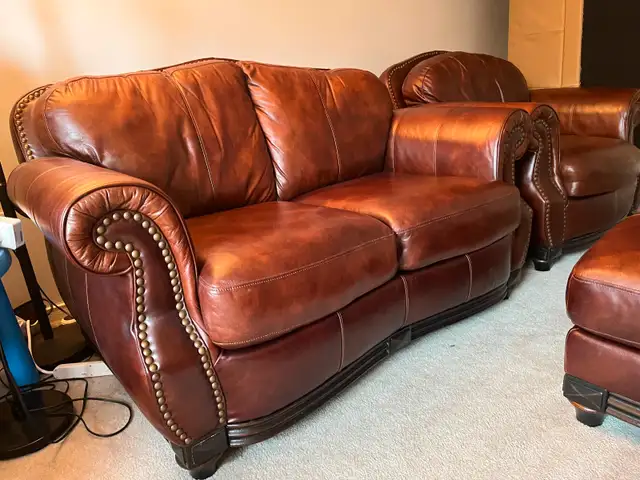 Gorgeous 4 Pieces All Leather Sofa Set Can deliver in Couches & Futons in Kingston - Image 4