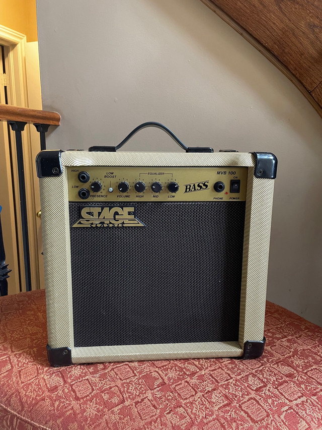 Bass amp in Amps & Pedals in Markham / York Region