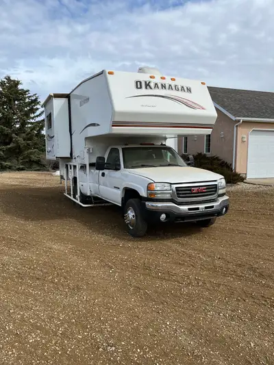 TRUCK CAMPER OKANAGAN 2006 116ULT2 2 SLIDES AIR SKY LIGHT FIRE PLACE LARGE BATHROOM SOLAR GENERATOR...