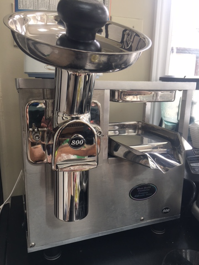 For sale is: The Norwalk 280 is a premium two-stage hydraulic cold press juicer, renowned for maximi...