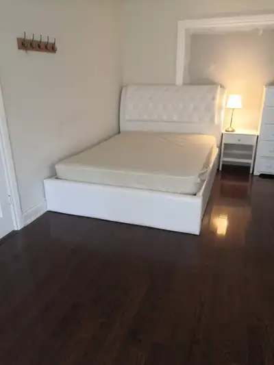 Steeles / Bayview Ave. M2M 2T4, Flexible date moves in. big room with ensuite washroom, close to TTC...